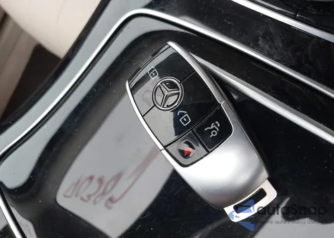 2018 Mercedes-Benz E 300 4Matic z USA, uszkodzony, nr VIN WDDZF4KB3JA385504